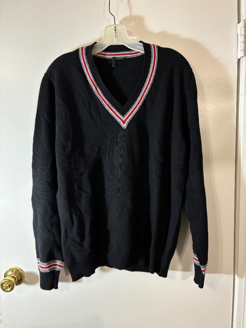 STILE BENETTON MENS V-NECK PULLOVER SWEATER BLACK W/RED/WHITE/GREY BORDERS SZ L